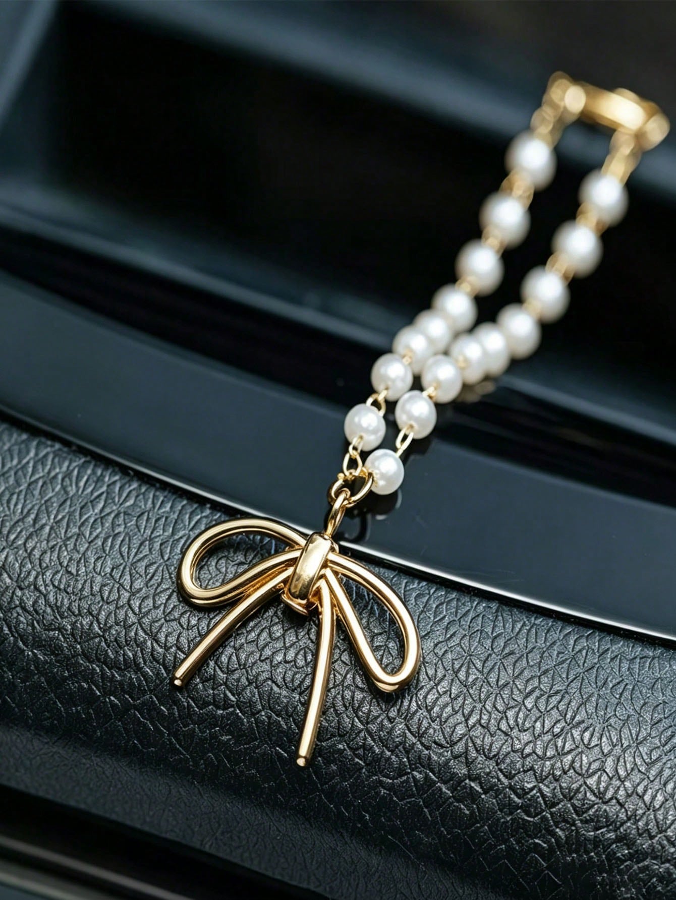 Pearl Bow Car Pendant Alloy Fa - Interior Design Minimalist recension och pris