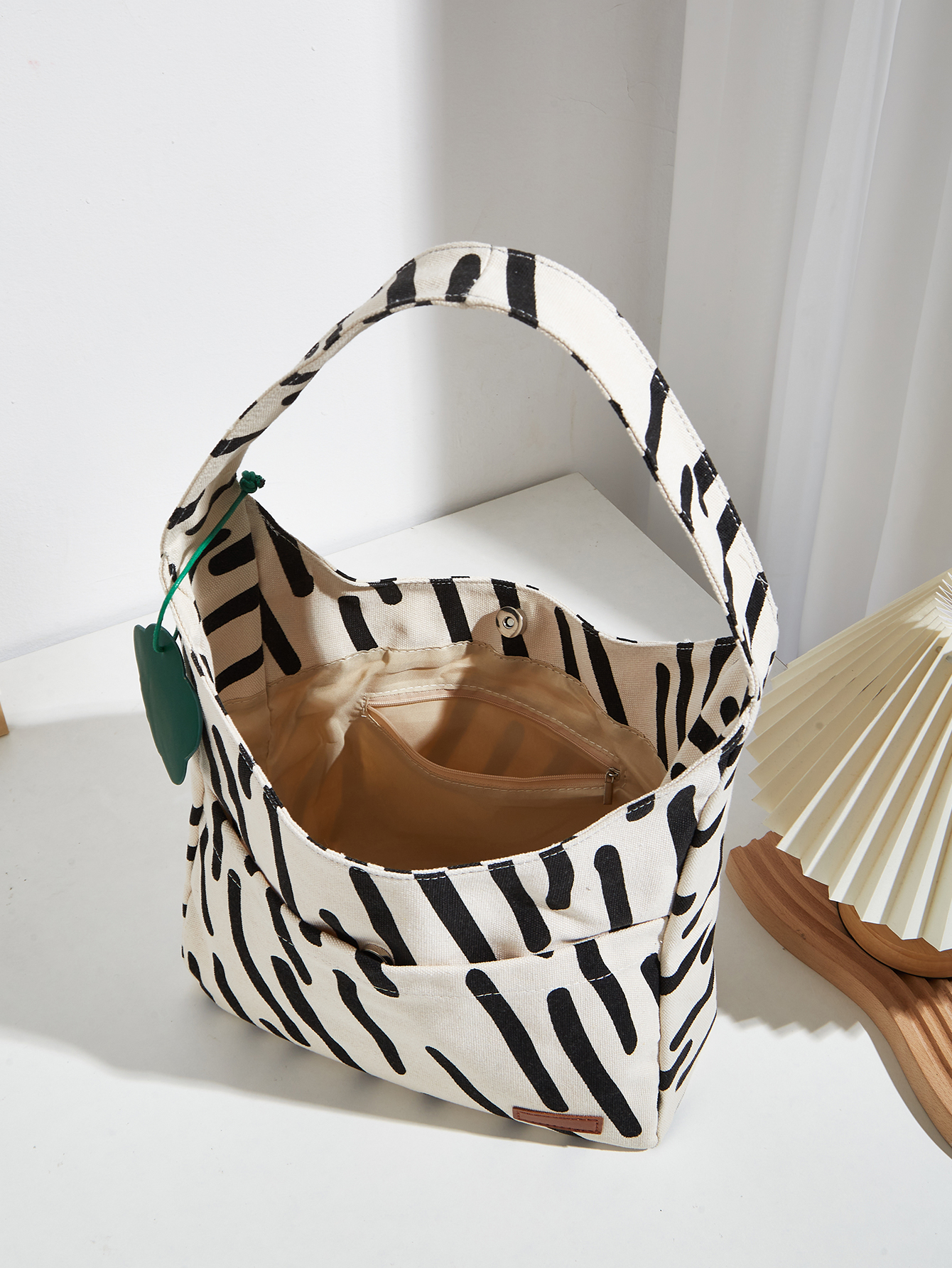 New trendy and durable graffit - Interior Design Exhibition recension och pris